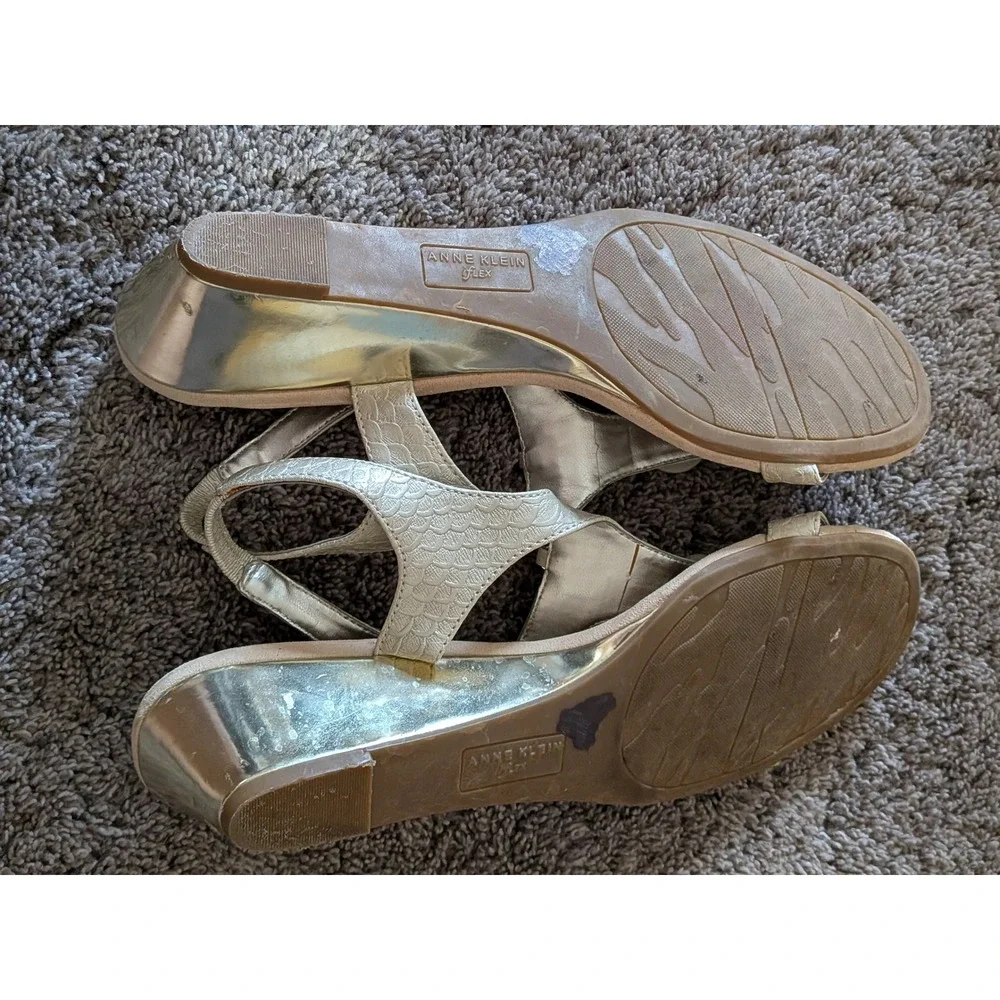 Anne Klein‎ iFlex Wedge Sandals Gold Snakeskin Metallic T-Strap AKDUSTEE 10M